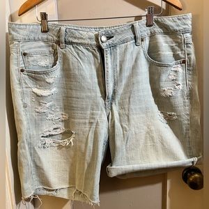 American Eagle Slouchy Bermuda Shorts Size 16